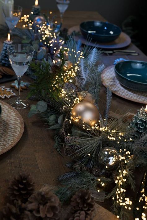 Christmas Table Deco, Štědrý Den, Deco Table Noel, Christmas Dining Table, Christmas Dinner Table, Christmas Table Centerpieces, Christmas Inspo, Christmas Tablescapes, Christmas Table Settings