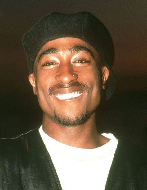 Tupac Smile, Tupac Wallpaper, Tupac Pictures, Rap God, Tupac Shakur, American Rappers, Hip Hop Rap, Thug Life, Tupac