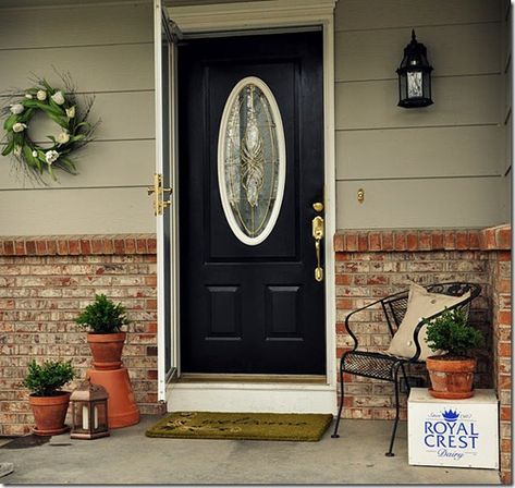 front porch...display wreath beside door...terra cotta pots...lantern Oval Glass Front Door, Glass Front Door Privacy, Curbside Appeal, Black Front Door, Best Front Doors, Trendy Door, Front Door Makeover, Pergola Curtains, Painted Front Porches