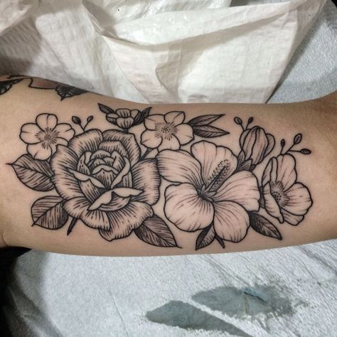 Floral roses and hibiscus flower tattoo Flower Arrangement Tattoo, Half Sleeve Tattoo Template, Floral Arm Tattoo, Vintage Flower Tattoo, Hibiscus Tattoo, Flower Tattoo Arm, Arm Sleeve Tattoos, Tattoo Designs For Girls, Tattoo Life