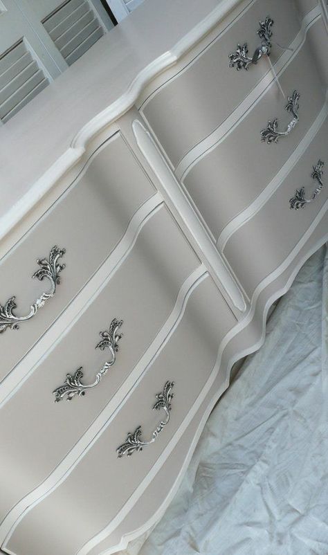 Dresser Poppy Cottage, Two Tone Furniture, Dresser Paint, Painted Furniture Designs, French Dresser, Provincial Dresser, French Provincial Dresser, White Dresser, Furniture Rehab