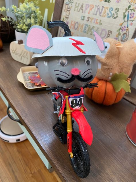 Pumpkin decorated like the character Runaway Ralph. Pumpkin Mouse, Mouse Pumpkin, Painted Pumpkin, Book Report, Painted Pumpkins, Pumpkin Decorating, Fall Halloween, Pumpkins, High Chair