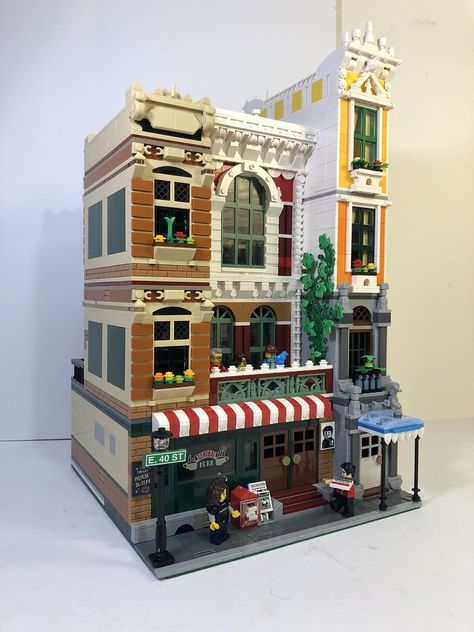 IMG Lego Custom Modular, Lego City Buildings, Lego Modular Buildings Moc, Lego Modular Moc, Lego Town Ideas, Lego Modular Buildings, Magnolia Promenade, Lego House Ideas, Lego Village