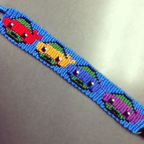 Tmnt Friendship Bracelet, Ninja Turtle Bracelet, Tmnt Bracelet, Lizard Bracelet Pattern, Tmnt Plastic Canvas Patterns, Lizard Friendship Bracelet Pattern, Diy Clothes Accessories, Making Friendship Bracelets, Bracelet Keychains