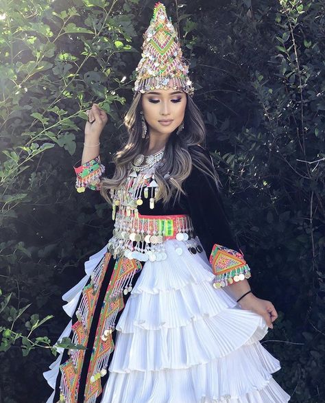 Hmong Clothes Photoshoot, Hmong Wedding Dress, Hmong Clothes Traditional, Hmong Accessories, Hmong Photoshoot, Hmong Necklace, Hmong Dress, Hmong Wedding, Hmong Clothing