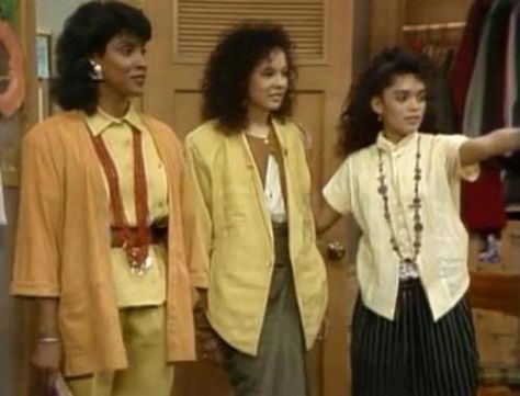 Denise Huxtable Outfits, Denise Huxtable, Lilakoi Moon, 1980s Fashion Women, 1980’s Fashion, School Tv, 80s Celebrities, The Cosby Show, Old School Fashion