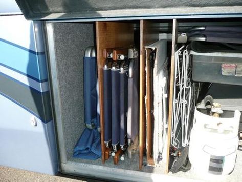 Rangement Caravaning, Rv Living Organization, Astuces Camping-car, Rv Storage Solutions, Travel Trailer Organization, Trailer Organization, Trailer Storage, Van Storage, Camper Organization