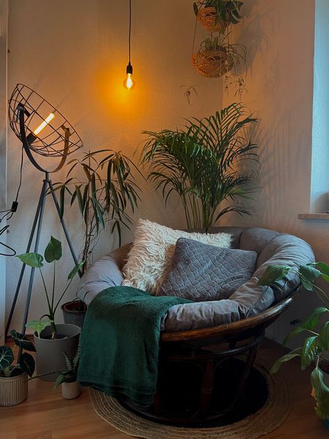 Wooden reading chair surrounded by plants and industrial lamp Cozy Reading Corners, Viborg, Bedroom Corner, Dream Apartment Decor, Dream House Rooms, Cozy Room Decor, Apartment Decor Inspiration, Reading Corner, Room Makeover Inspiration