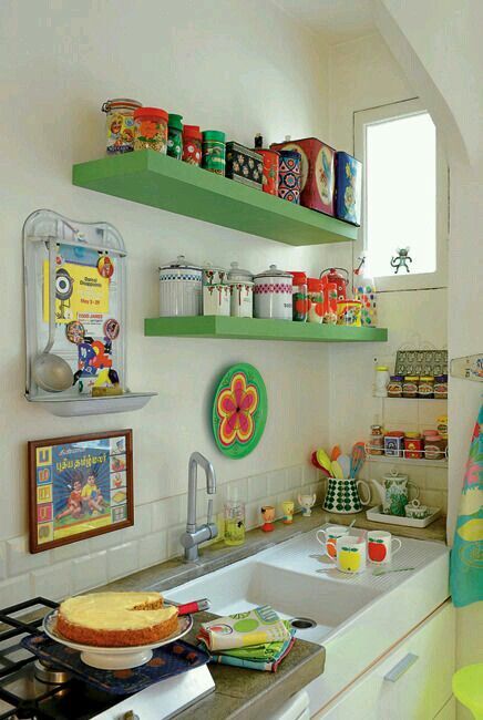 Colorful Apartment Decor, Colorful Kitchen Decor, Colorful Apartment, Kitschy Kitchen, Casa Vintage, Quirky Home Decor, Trendy Kitchen, Vintage Diy, Kitchen Colors