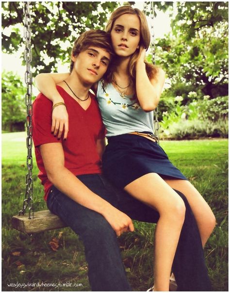 Alex and Emma Watson (brother and sister) Alex Watson, Lucy Watson, Emma Watson Belle, Emma Watson Style, The Beauty And The Beast, Harry Potter Film, Famous Girls, Hermione Granger, Her Brother