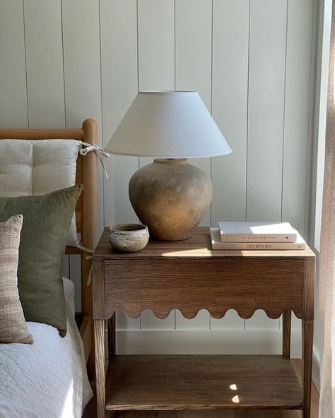 Light and Dwell Interiors on Instagram: "Our Charli Nightstand is hand-crafted with the highest quality of wood and designed with a scalloped drawer to give bespoke joinery a whole new meaning. All of our pieces are authentically handmade in an Oregon wood atelier by an experienced carpenter. Our #dwellwellshop is a reflection of our core principles: sensibility and sustainability. Hints why quality craftsmanship was top of mind while working with our woodworker on using sustainably harvested w Home Mood Board, Light Nightstand, Bedside Table Styling, Nightstand Ideas, Light And Dwell, Oak Nightstand, Amber Interiors, Studio Mcgee, Neutral Decor