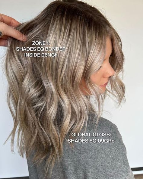 Redken on Instagram: "When the new Shades EQ Bonder Inside Gold Rose family 💖 teams up with the new Shades EQ Bonder Inside Natural Chocolates 🍫, the results are sure to be stunning. ✨ Here, @savannahjo_hairstylist 🇺🇸 used 06NCh Ganache in Zone 1 and did a global gloss with 09GRo Blush Spritz to tone and repair* in one step. *vs. without Shades EQ Bonder Inside." Freezing Avocado, Color Formulations, Global Hair Color, Hair Glaze, Redken Shades, Hair Color Formulas, Redken Shades Eq, Hair Color Shades, Rose Family