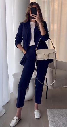 Bussines Casual Woman, Women Office Outfits, Mode Hijabi, Stylish Work Attire, Professional Outfits Women, Business Outfits Women, Business Casual Outfits For Work, Classy Work Outfits, Stylish Work Outfits