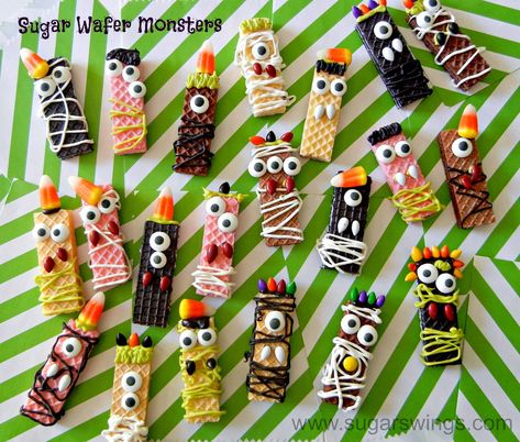 Wafer monster cookies. Great for a Halloween party #recipe #halloween Halloween Party Treats For Kids, Easy Halloween Party Treats, Party Treats For Kids, Black Cat Cookies, Amazing Cookie Recipes, Fall Cookie Recipes, Halloween Breakfast, Owl Cupcakes, Halloween Class Party