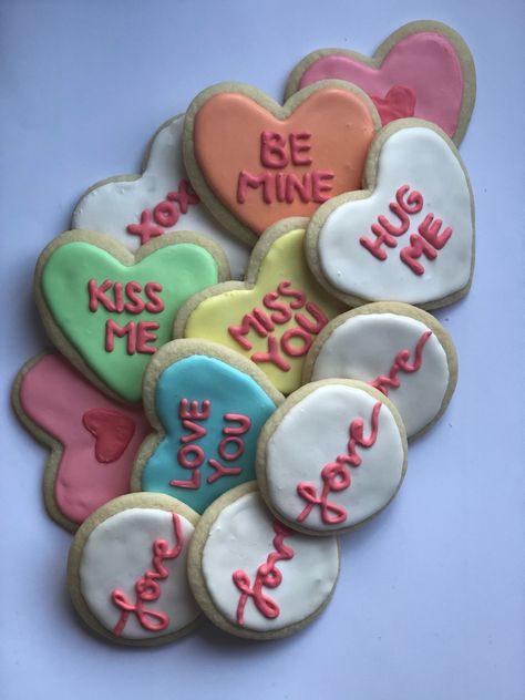 Decorative Sugar Cookies, Valentines Candy, Kiss Me Love, 1st Birthday Party Themes, Patterns Wallpaper, Valentines Day Cookies, Valentine Candy, Love Kiss, Cute Patterns Wallpaper