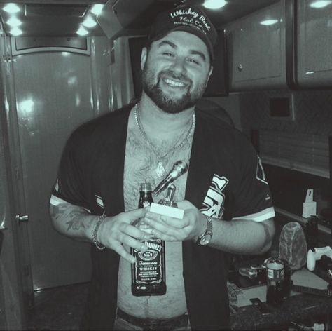 Koe Wetzel Aesthetic, Koe Wetzel Quotes, Koe Wetzel Wallpaper, Wetzel Pretzel, Koe Wetzel, Texas Country Music, Band Aesthetic, Best Country Singers, Cow Boys