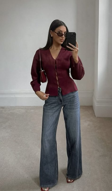 Dressy Pant Outfits For Women, Red Shirt Blue Jeans Outfit, Dinner Date Night Outfit Winter, Outfits For Family Gathering, Nice Dinner Outfit Winter Classy, Jean Work Outfits, Elegant Outfit Winter, Jeans Outfit Classy, Blouse Outfit Classy