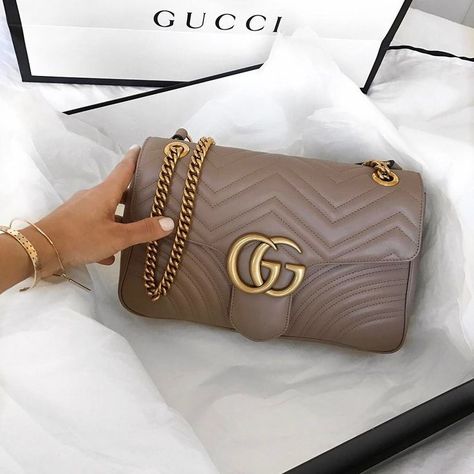 Nude Gucci 'Marmont' bag | pinterest: /Blancazh/ Tas Gucci, Gucci Marmont Bag, Gucci Purses, Tas Fashion, Gucci Crossbody, Kelly Bag, Burberry Handbags, Prada Handbags, Jared Leto