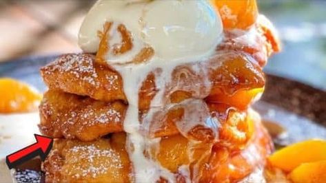 How to Make Deep-Fried Peach Cobbler | DIY Joy Projects and Crafts Ideas Fried Peach Cobbler, Danni Rose, Deep Fried Desserts, Fried Dessert, Quick Dessert, Rose Recipes, Canned Peaches, Peach Recipe, Cobbler Recipes