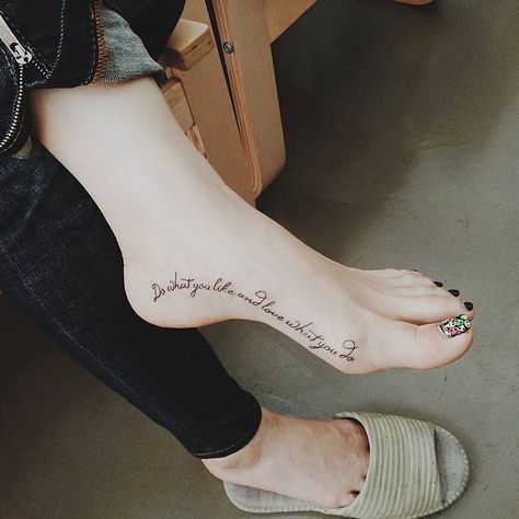 "Do what you like and love what you do" tattoo on the inner foot.Done by Doy Do Tattoo, Tattoo Foot, Ankle Bracelet Tattoo, Anklet Tattoos, Foot Tattoos For Women, Do What You Like, Sweet Tattoos, Tattoo Bracelet, Temporary Tattoo Designs