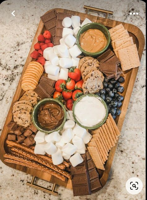 Charcootery Board, Desert Board Ideas, Peanut Butter Charcuterie Board, Savory Charcuterie Board Ideas, Charquetery Board, Creative Charcuterie Boards, Desert Charcuterie Board, Smores Charcuterie Board, Charcuterie Board Themes