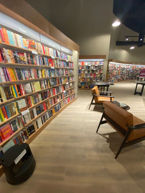 Portland, Oregon📗 #barnesandnobles #b&n #barnes&nobles #bookstore #bookstoreaesthetic #books #store #job #work #aesthetic #reading #read #booktok Filler Aesthetic, Work Aesthetic, Aesthetic Reading, Job Work, Books Store, 2024 Vision, Instagram Inspo, Barnes And Noble, Instagram Aesthetic