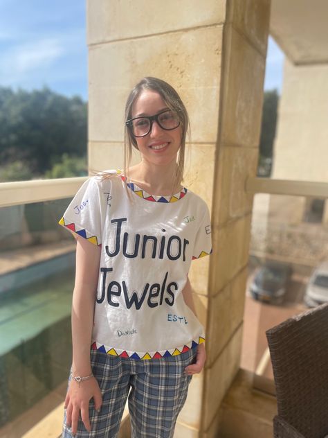 You Belong With Me Taylor Swift Costume, Swiftie Sleepover, Junior Jewels Taylor Swift, Purim Costume, Taylor Swift Costume, Friend Costumes, You Belong With Me, Costume Diy, Purim