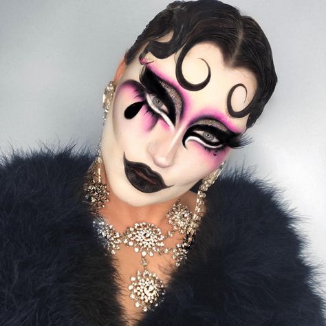 @gottmik Mikayla Gottlieb Masquerade Mask Makeup, Goth Eye Makeup, Drag Make-up, Drag Queen Makeup, Mask Makeup, Drag Makeup, Halloween Makeup Inspiration, Queen Makeup, Graphic Liner