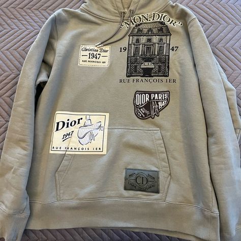 DIOR Hoodie - like new Christian Dior Hoodie, Dior Hoodie, Dior Sweater, Baggy Shirts, Dior Paris, Baggy Clothes, Sweet Shirt, Hoodie Outfit, Fashion Board