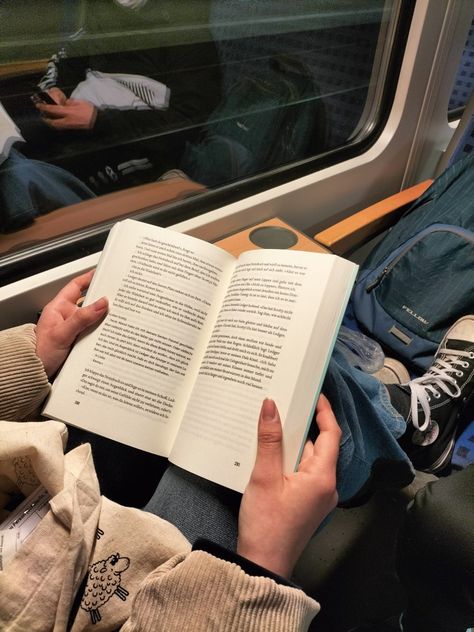 Reading Pictures, Book Obsession, Train Book, 2024 Goals, Amtrak Train, Story Insta, On The Train, Books Aesthetic, Winter Vibes