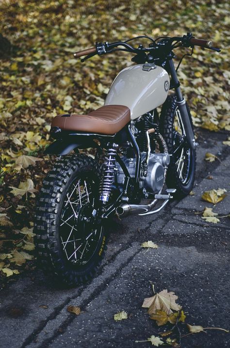 Yamaha SR250 11 740x1117 - Yamaha SR250 by Auto Fabrica Enduro Vintage, Honda Scrambler, Moto Scrambler, Мотоциклы Cafe Racers, Motos Vintage, Cafe Bike, Cafe Racing, Vespa Scooter, Scrambler Motorcycle