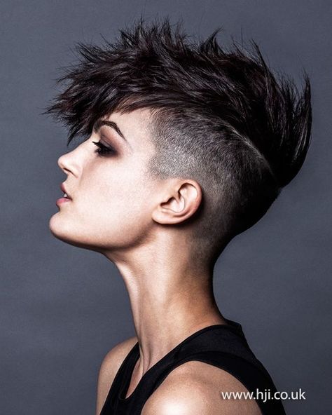 Ready to chop it all off? Here, the most stylish cuts for short strands. Undercut Mohawk, Lesbian Haircut, Short Spiky Haircuts, Mohawk Hairstyles Men, Short Spiky Hairstyles, Spiky Hair, Mohawk Hairstyles, Hairstyle Gallery, Shaved Sides