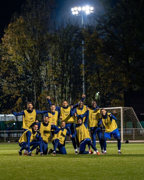 France National Football Team, France Football, Antoine Griezmann, Paris Saint-germain, Cristiano Ronaldo, Football Team, Ronaldo, Basketball Court, Soccer