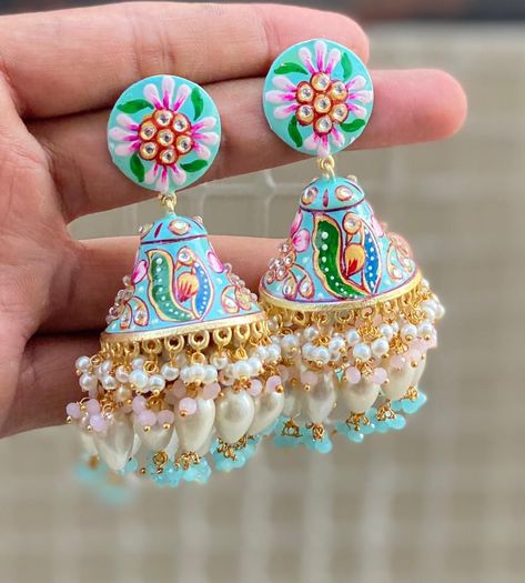 Meenakari Earrings, Indian Wedding Jewelry Sets, Fashionable Earrings, Flower Line Drawings, Perhiasan India, Antique Jewellery Designs, Jewelry Design Drawing, Fancy Jewellery Designs, Jewelry Set Design