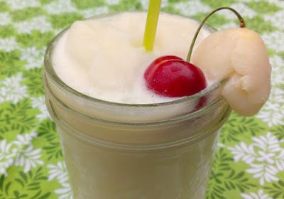 Lychee Pina Colada - for a mini escape after a hard day pinning ; ) Lychee Colada, Lychee Recipes, Pina Colada Recipe, Lychee Fruit, Cocktails To Try, Alcohol Drinks, Agave Nectar, Crushed Ice, Frozen Drinks