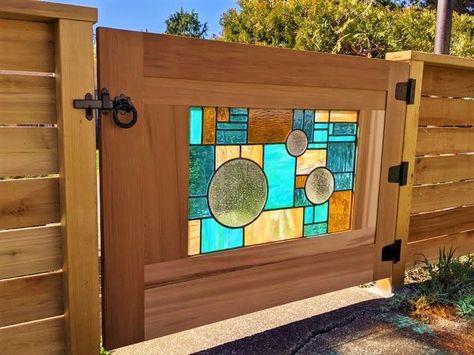 Glass Gate, Desert Landscape Front Yard, Cedar Gate, Building A Gate, Garden Gate Design, Glass Fence, Craftsman Design, Garden Fence Panels, Custom Gates