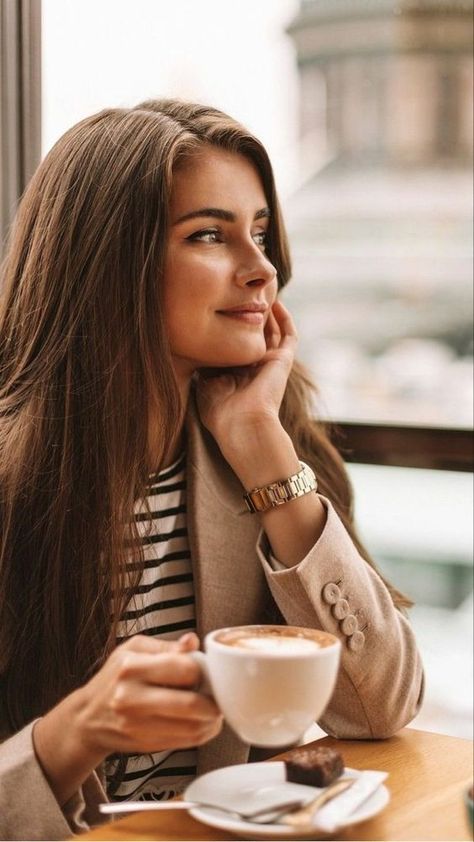 n a g s y l Coffee Date Outfits, Pose Portrait, Coffee Shop Photography, Business Photoshoot, Branding Photoshoot Inspiration, Personal Branding Photoshoot, Photos Originales, Coffee Girl, Stylish Photo Pose