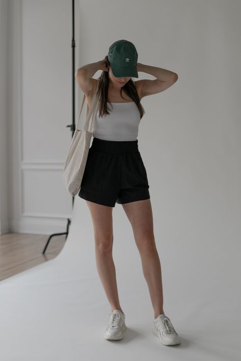 Barcelona Moodboard, Chic Sporty Outfits, Sporty Girl Outfits, Romantic Clothing Style, Sporty Summer Outfits, Capsule Wardrobe 2022, Sporty Casual Style, Create A Capsule Wardrobe, Sporty Chic Outfits