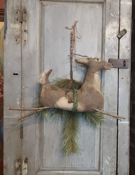 Fabric Reindeer Diy, Primitive Christmas Crafts, Primitive Christmas Decorating, Prim Christmas, Country Christmas Decorations, Christmas Themes Decorations, Handmade Christmas Decorations, Primitive Crafts, Primitive Dolls