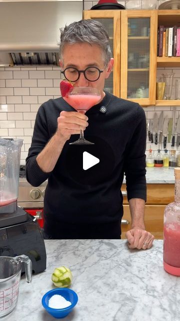 J.M. Hirsch on Instagram: "This might be the coolest #freezerdoorcocktail I’ve ever done — a freezer door frozen strawberry daiquiri! The goal was to create a mixture of fruit, sweetener and rum that has just the right freezing point to turn slushy without freezing solid. You are welcome!  This is one of the recipes you requested for the bonus chapter to my new book, Freezer Door Cocktails. The book is out 2 July and anyone who pre-orders will get the bonus chapter of all the recipes everyone asked for. See link in bio for pre-order details and stay tuned for how to get your free chapter. * * #mixology #bartender #liquor #cocktailculture #cocktails #cocktail #batchcocktails #freezerdoorcocktails" Freezer Door Margarita, Freezer Door Cocktails, Freezer Cocktails, Freezer Door Cocktail Recipes, Frozen Daiquiri Recipe, Strawberry Daiquiri Recipe, Frozen Strawberry Daiquiri, Cocktails And Canapes, Frozen Daiquiri