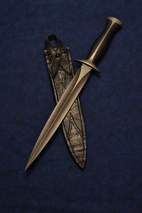 Badass dagger Knife Aesthetic, Pretty Knives, Dagger Knife, Knife Design, Cool Knives, Knife Making, Axes, Swords, Arsenal