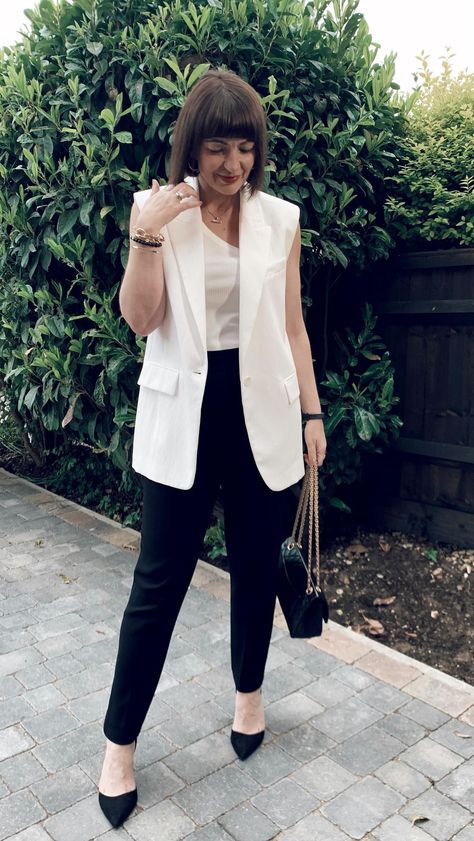 Lizzi | UK Content Creator’s Instagram video: “L A S T N I G H T’S L O O K🤍🖤 Love a monochrome vibe for an evening out, the white sleeveless jacket is a great spring or summer…” White Sleeveless Blazer Outfit, Sleeveless Vest Outfit, Sleeveless Blazer Outfit, White Vest Outfit, Blazer Outfits Casual, Video L, Sleeveless Coat, Sleeveless Blazer, Navy Wife