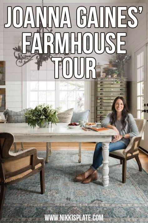 Johanna Gaines Living Room, Johanna Gaines Kitchen, Chip And Joanna Gaines Kitchens, Joanna Gaines Farmhouse Living Rooms, Joanna Gaines Farmhouse Kitchen, Joanna Gaines House Tour, Stile Joanna Gaines, Chip And Joanna Gaines Home, Joanna Gaines Wallpaper