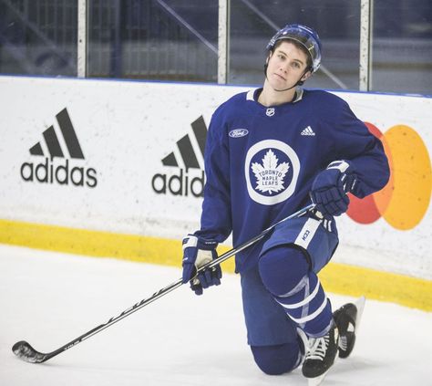 Mitchell Marner, John Tavares, Patrice Bergeron, Mitch Marner, Auston Matthews, Toronto Maple Leafs Hockey, Maple Leafs Hockey, Hockey Pictures, Funny Guy