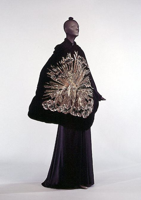 Elsa Schiaparelli evening dress silk embroidered and beaded cape name Apollo of Versailles from winter 1938 1939. In a sui generis gesture to one client, this velvet cape for Lady Mendl refers to her taste for eighteenth-century style and the spectacular, and celebrates the Apollo Founrtain and its proximity to her house in the Parc de Varsailles. Schiaparelli Wedding, Wizarding Fashion, 1930s Clothing, Vintage Schiaparelli, Embellished Fashion, Salamanders, Zodiac Collection, Elsa Schiaparelli, 30s Fashion