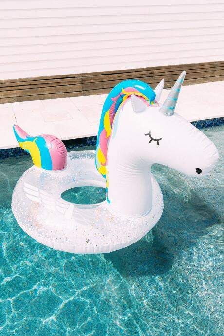 Giant Unicorn Pool Float - Is it time to bust out the pool floaties yet?! #springtime #almostsummer #pooltime #poolfloat #unicorn #ad Crazy Pool Floats, Floaters Pool, Unicorn Floaties, Cute Pool Floats, Summer Pool Floats, Giant Pool, Unicorn Pool Float, Unicorn Float, Cool Pool Floats