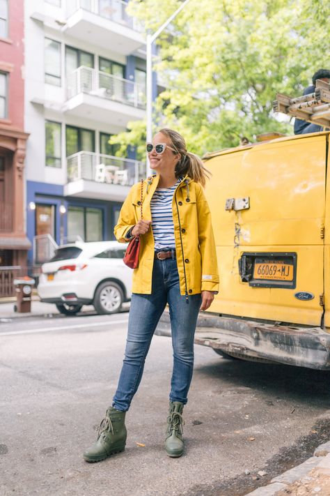 Rainy Day Date Outfit, Rainboot Outfits, Summer Rain Outfit, Rain Jacket Outfit, Rainy Outfit, Summer Day Outfits, Yellow Rain Jacket, Rain Slicker, Rain Outfit