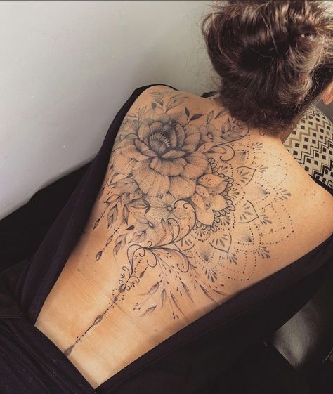 Tattoo Ideas Back, Mandala Tattoos For Women, Feminine Back Tattoos, Floral Back Tattoos, Back Piece Tattoo, Boho Tattoos, Spine Tattoos For Women, Shoulder Tattoos For Women, Back Tattoo Women