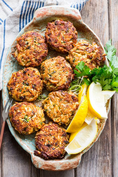 This recipe for authentic Maryland Crab Cakes uses only a touch of Old Bay seasoning and just enough "filler" to hold them together. Lump Crab Cakes Recipe, Jumbo Lump Crab Cakes, Old Bay Crab Cakes, Maryland Style Crab Cakes, Crab Cakes Easy, Crab Cakes Recipe, Jumbo Lump Crab, Crab Cake Recipes, Lump Crab Cakes