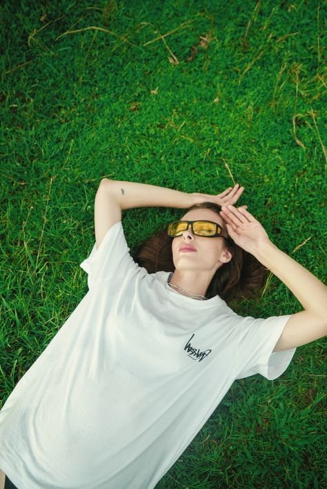 Lying On The Ground Aesthetic, Fake Grass Photoshoot, Turf Photoshoot, Grass Photoshoot, Grass Backdrops, Woman Laying, Tshirt Photography, Spring Outdoor, Outdoor Photoshoot